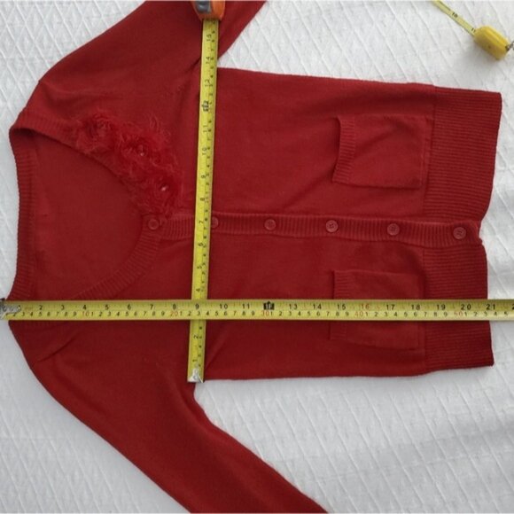 Super Chic Vintage 90s Knit Red Cardigan With Pockets/Flower Broach - Picture 13 of 15